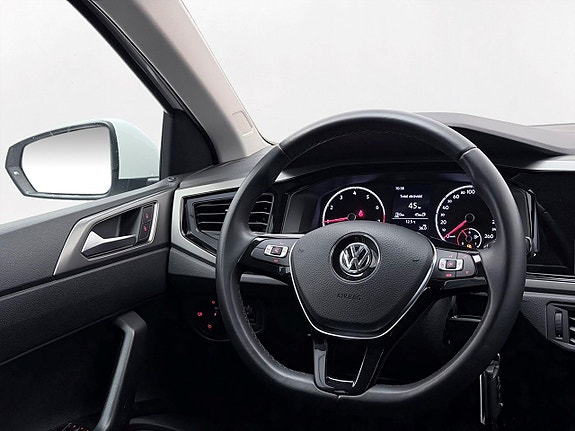 Volkswagen Polo 16 of 22