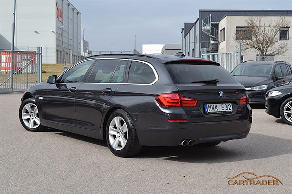 BMW 520 2 of 5