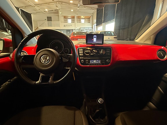 Volkswagen UP! 8 of 15