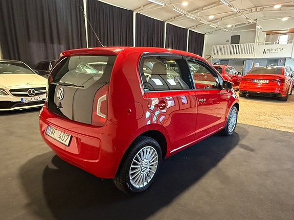 Volkswagen UP! 3 of 5