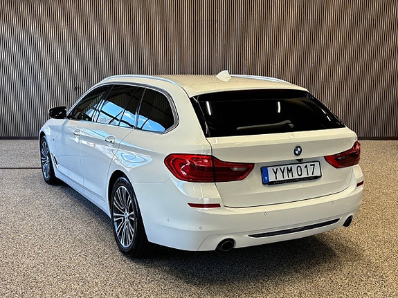 BMW 520d 3 of 5
