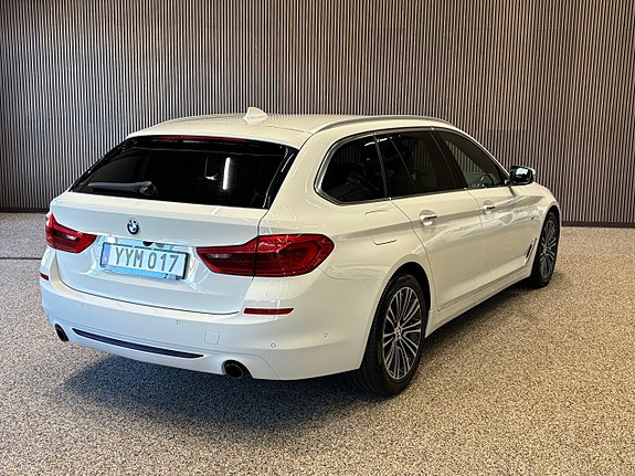 BMW 520d 4 of 5