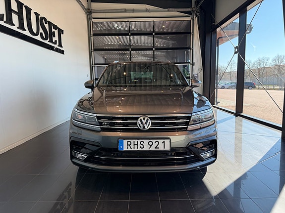 Volkswagen Tiguan 2 of 5