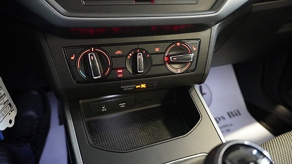 Seat Arona 18 of 20