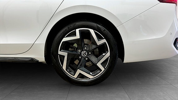 Volkswagen Passat 6 of 24