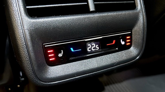 Volkswagen Passat 22 of 24