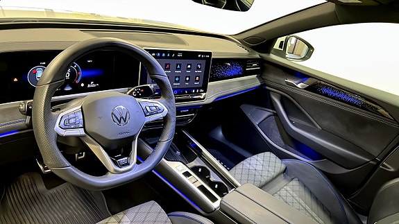 Volkswagen Passat 7 of 24