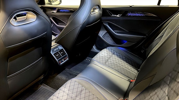 Volkswagen Passat 11 of 24
