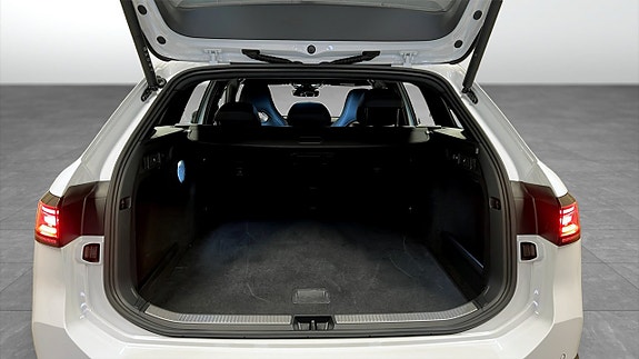 Volkswagen Passat 12 of 24