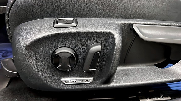 Volkswagen Passat 16 of 24