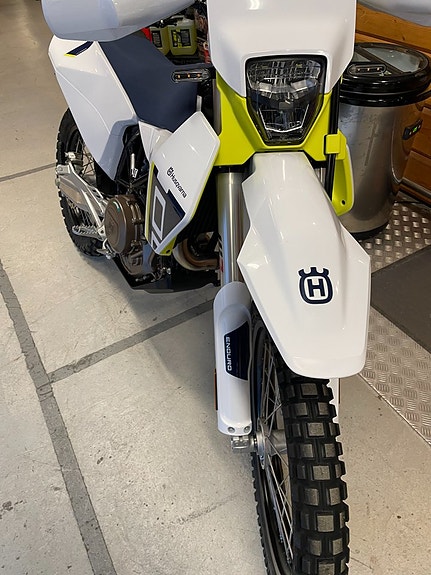 Husqvarna 701 Enduro Finns i butiken 2 of 4