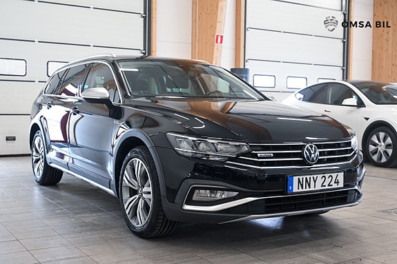 Volkswagen Passat Alltrack 3 of 5