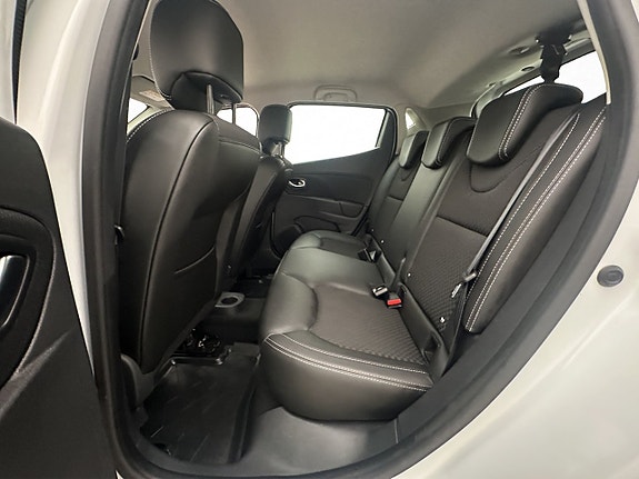 Renault Clio 27 of 30