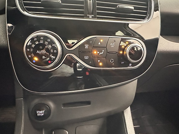 Renault Clio 23 of 30