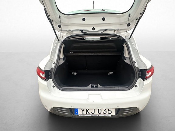 Renault Clio 28 of 30