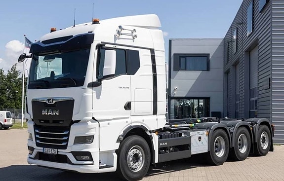 MAN TGX 35.520 8x4-4 bl lastväxlare JOAB