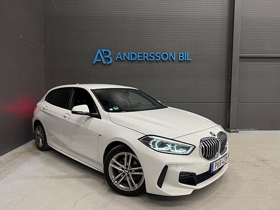 BMW 118d 2 of 5
