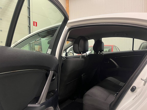 Toyota Avensis 12 of 16