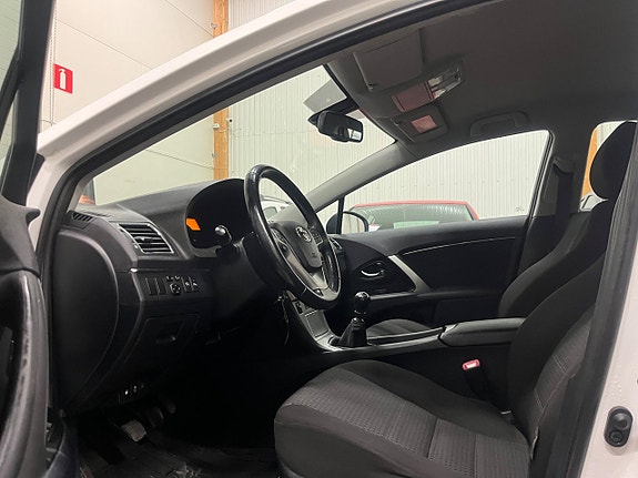 Toyota Avensis 13 of 16