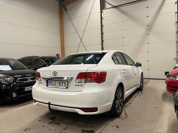 Toyota Avensis 3 of 5