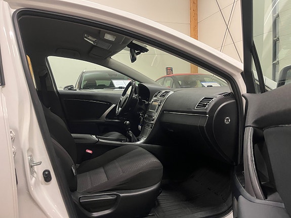 Toyota Avensis 8 of 16