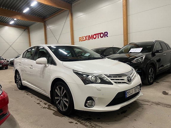 Toyota Avensis 2 of 5