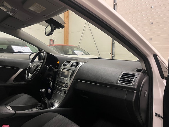 Toyota Avensis 9 of 16