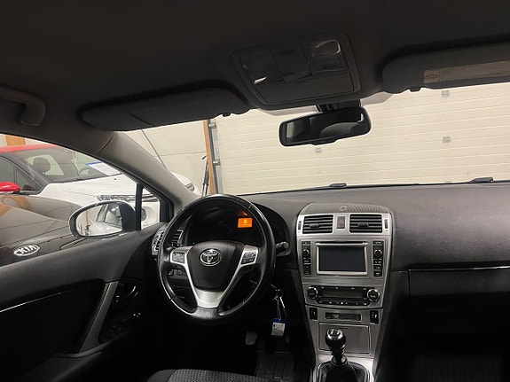 Toyota Avensis 11 of 16