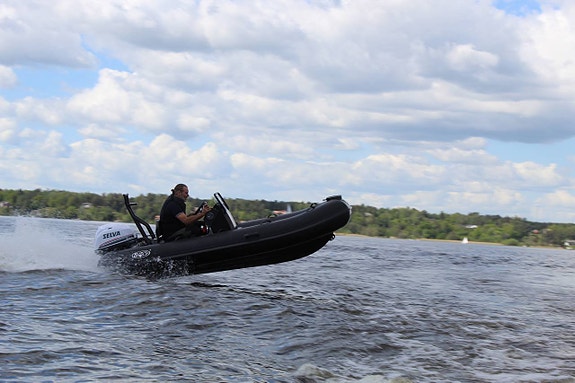 Demo båt Black wolf 390 aluminium Ribb med selva (Yamaha)