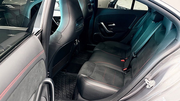 Mercedes-Benz CLA200 17 of 24