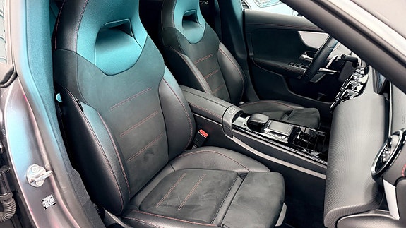 Mercedes-Benz CLA200 11 of 24