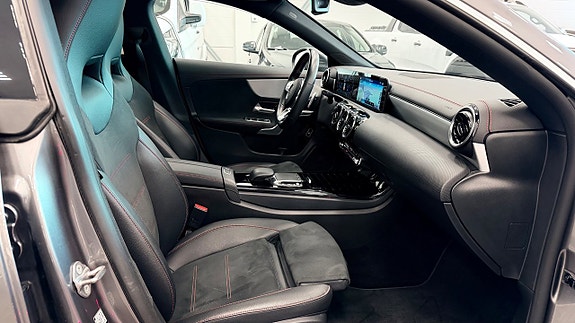 Mercedes-Benz CLA200 9 of 24