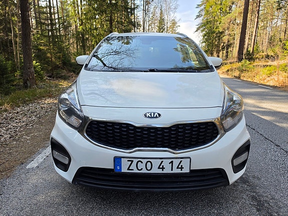 Kia Carens 2 of 5