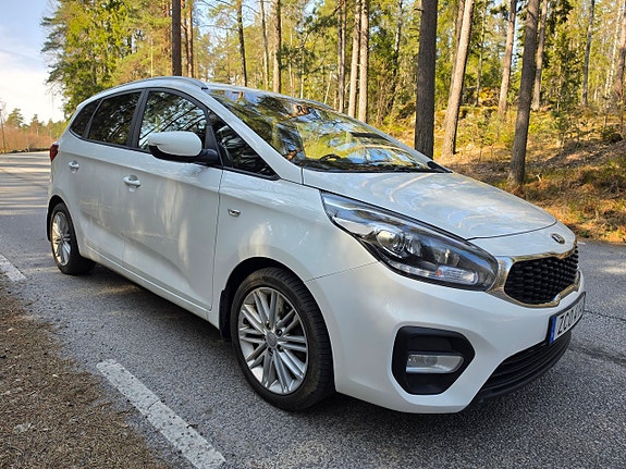 Kia Carens 3 of 5
