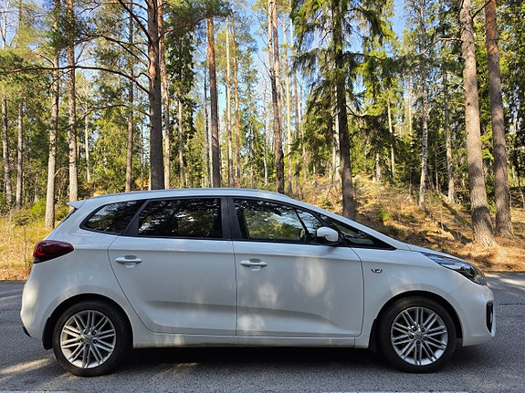 Kia Carens 5 of 5