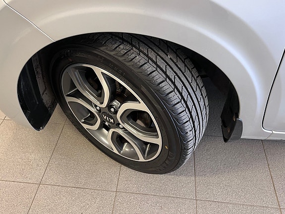 Kia Picanto 2 of 22