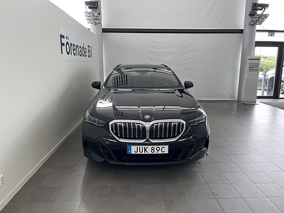 BMW 530e 2 of 18