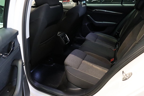 Skoda Octavia Scout 8 of 28