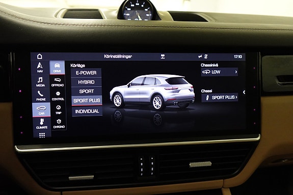 Porsche Cayenne 13 of 30