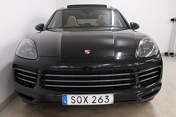 Porsche Cayenne 2 of 5
