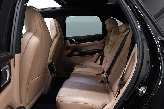 Porsche Cayenne 5 of 5