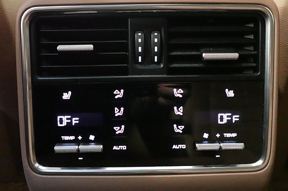 Porsche Cayenne 9 of 30