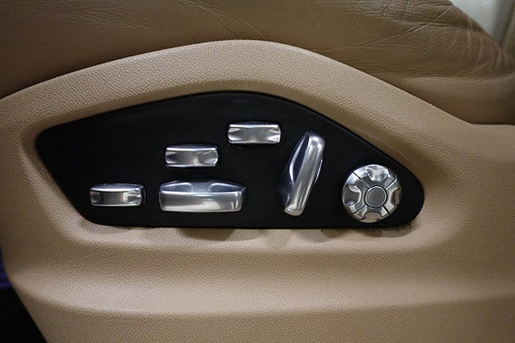 Porsche Cayenne 25 of 30