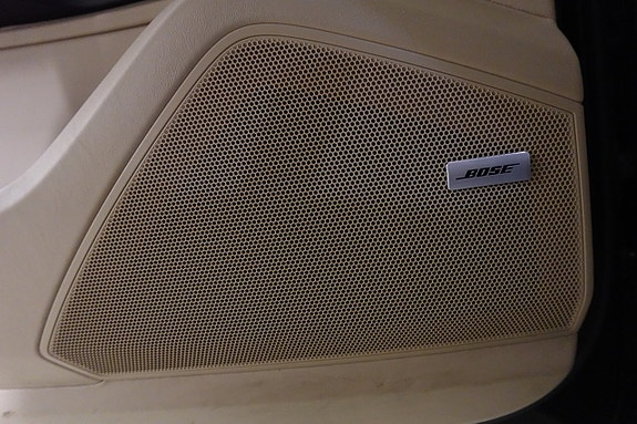 Porsche Cayenne 26 of 30