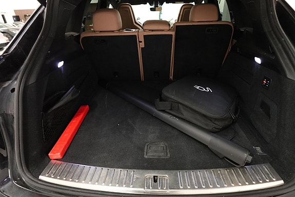 Porsche Cayenne 27 of 30