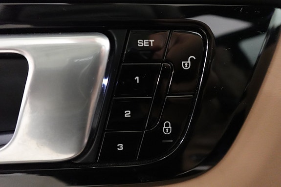 Porsche Cayenne 24 of 30