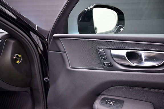 Volvo XC60 14 of 29