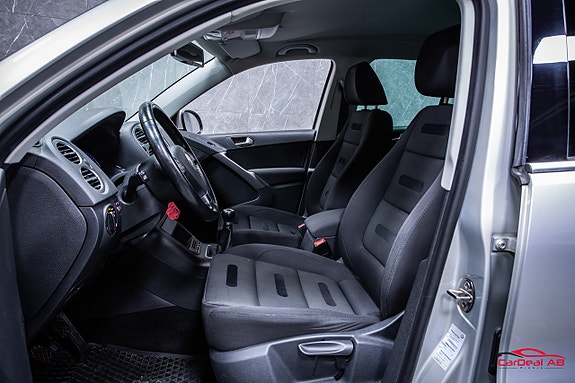 Volkswagen Tiguan 10 of 25