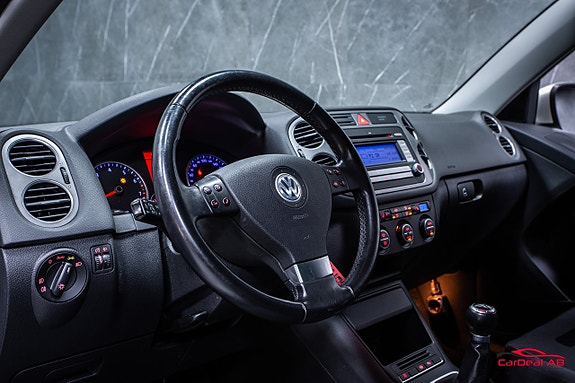 Volkswagen Tiguan 12 of 25