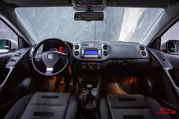 Volkswagen Tiguan 13 of 25